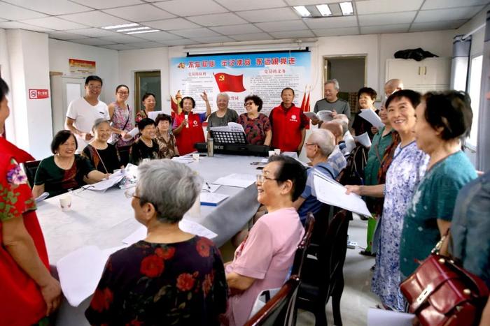  内江市市中区城东街道黄桷井社区组建“老年歌唱队”